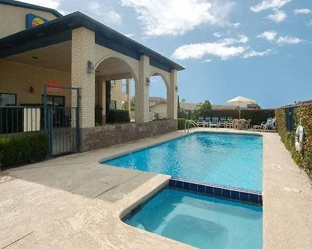 Super 8 By Wyndham Decatur Texas 