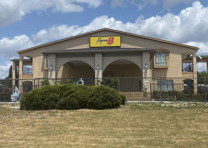 Super 8 By Wyndham Decatur Texas