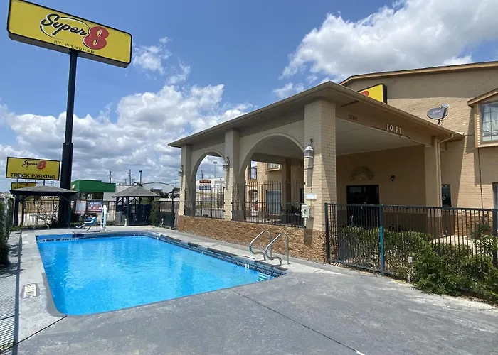 Super 8 By Wyndham Decatur Texas