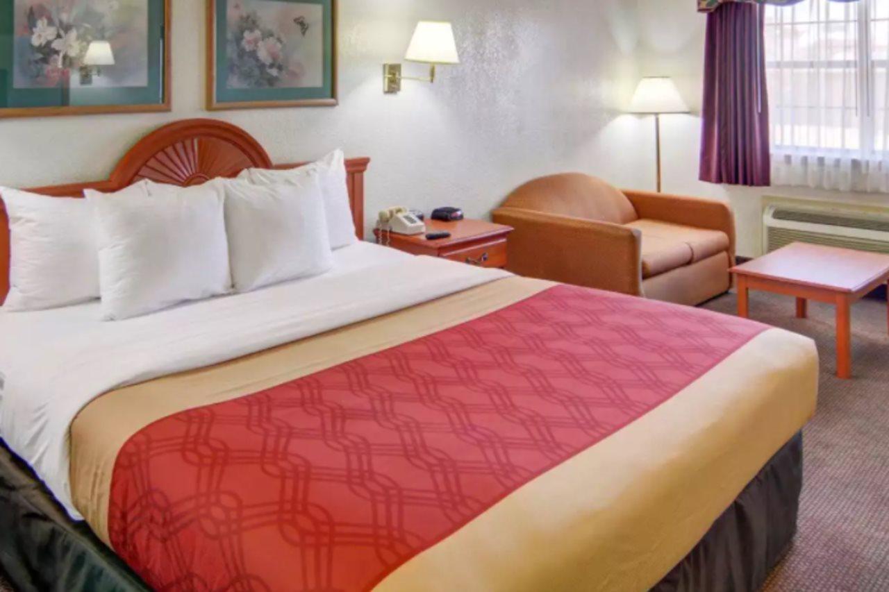 Hotel Super 8 By Wyndham Texas 2*
