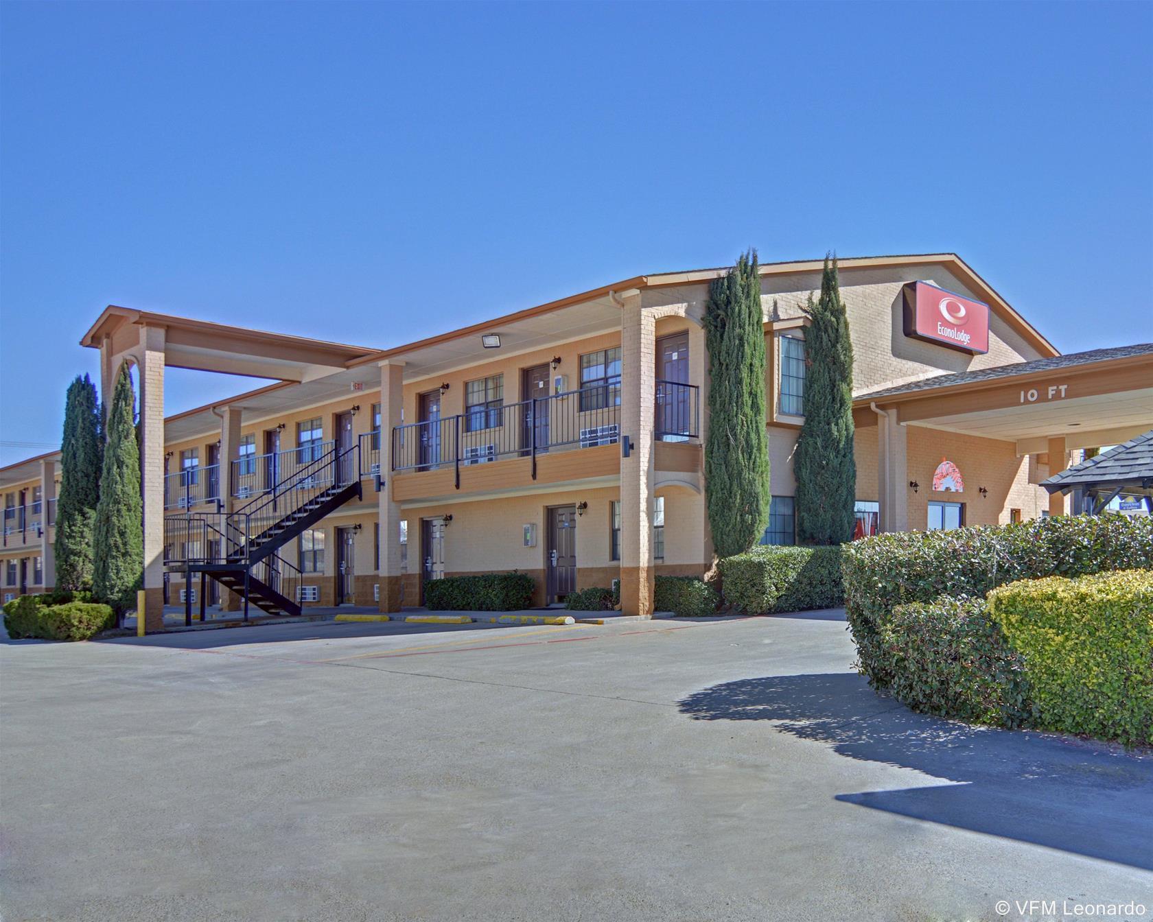 Super 8 By Wyndham Texas Hotel Decatur