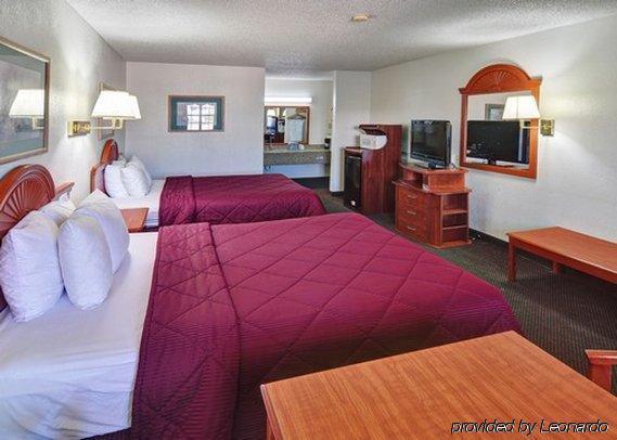 Super 8 By Wyndham Texas Hotel Decatur